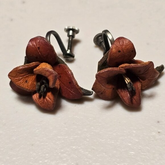 Vintage Handmade Floral Leather Screw Back Earrings 14 - Picture 1 of 1